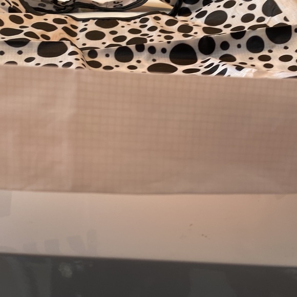 LAST 1-YAYOI KUSAMA LARGE CLASSIC BLACK AND WHITE DOTTED SHOPPER - Picture 7 of 8